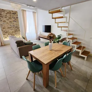 https://acquamarina-elegante-trilocale-in-pieno-centro.hotelitalianriviera.com