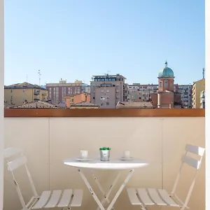 Scandellari Apartments - For 2 Guests, With Rooftop Views Of Bologna Apartment